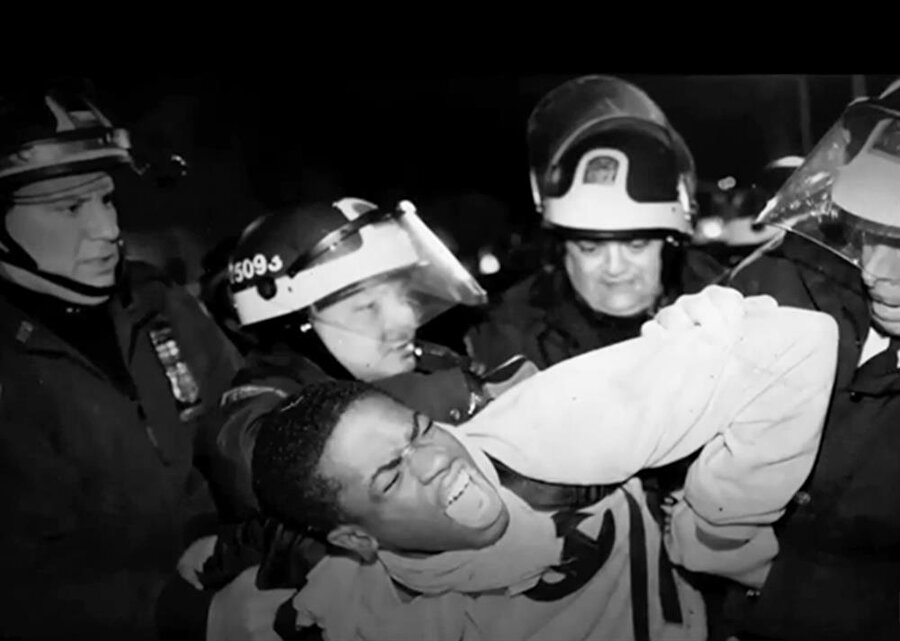 13th
ABD hapishanelerinde siyahların gördükleri muameleyi ve ırk ayrımcılığını eksenine alan düşündürücü bir yapım. "En iyi belgesel veya kurgu olmayan özel yapım" dalında yarışan bir diğer Netlix belgeseli.