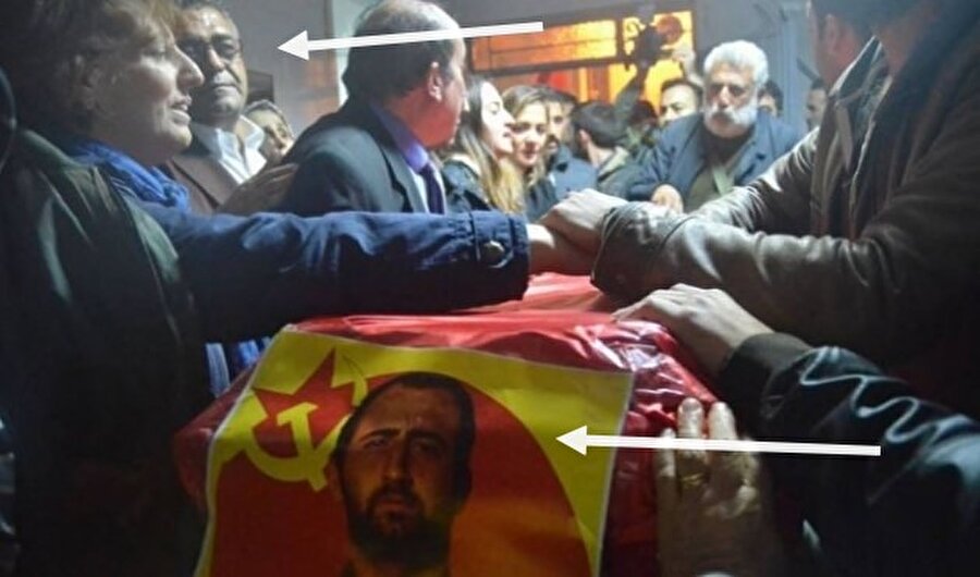 Teröristin cenazesine katıldı

                                    
                                    Tanrıkulu'nun
Suriye'de terör örgütü PYD saflarında savaşırken ölen DHKP-C'li terörist Aziz
Güler'in cenazesine katıldığı görülmüştü.
                                
                                
