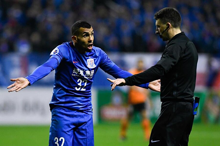 Dünyanın en çok kazanan futbolcusu Tevez kadro dışı kaldı