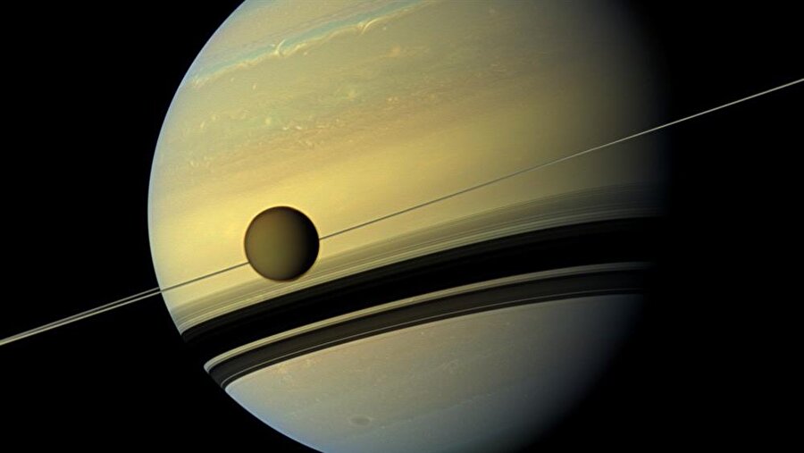 Satürn’ün en büyük uydusu Titan’ı 16. 177 km olarak ölçtü.

                                    
                                    
                                
                                