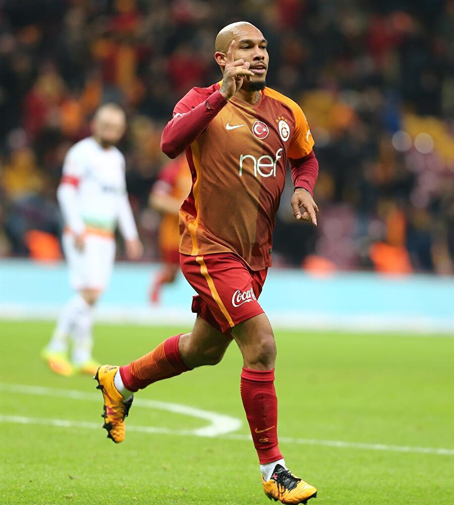 Galatasaray'da taraftara müjde! Anlaştı gidiyor