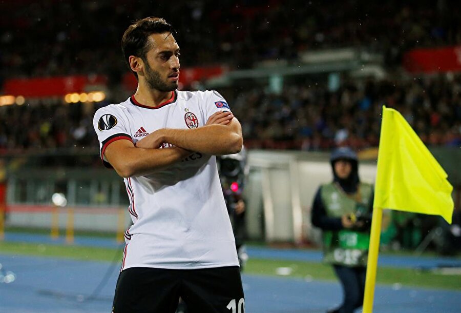 Hakan döktürdü, Milan çostu