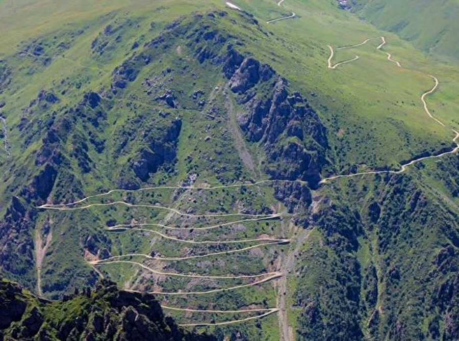 Dünyanın en tehlikeli yolları arasında gösterilen Derebaşı virajları