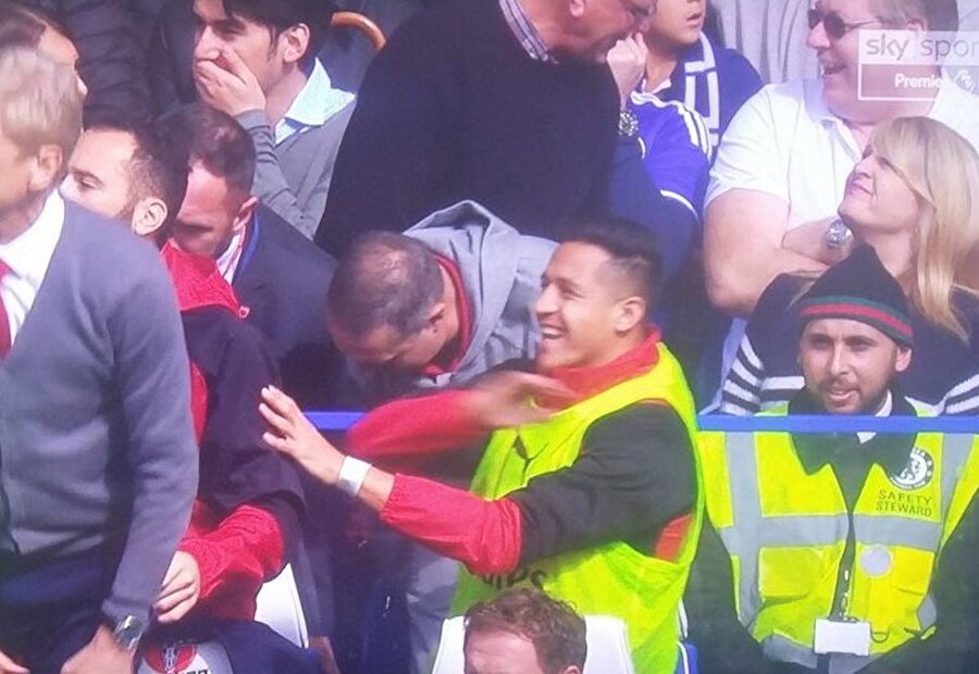 Alexis Sanchez taraftarı çıldırttı!