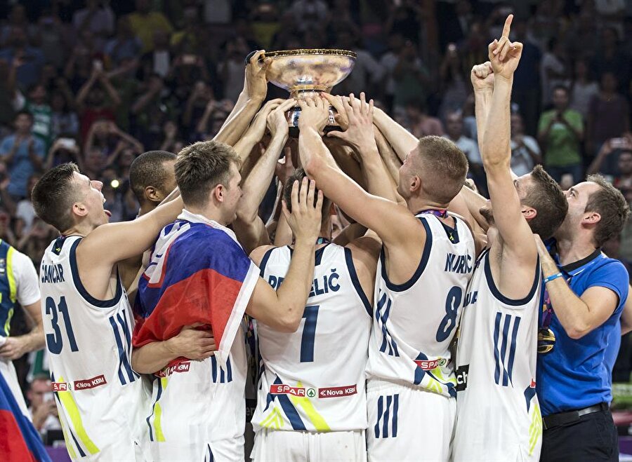 Şampiyon Slovenya!