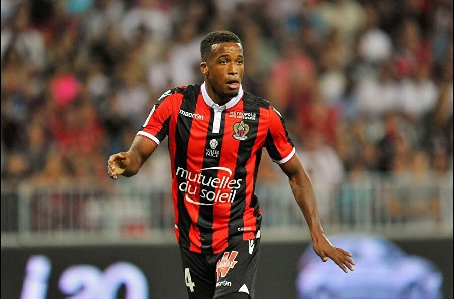 Nice'ten Alassane Plea: 

                                    Mali asıllı Fransız oyuncu 24 yaşında. Mevkisi forvet. Bu sezon 9 maçta 5 gol kaydetti. Sözleşmesi sezon sonunda bitiyor. 
                                