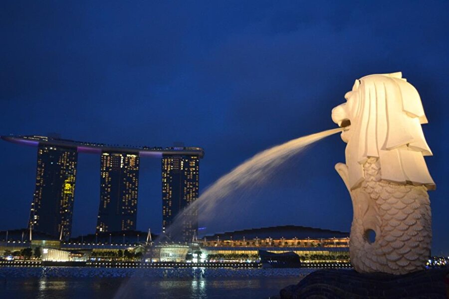 1965’te Malezya’dan ayrılan kent devleti Singapur, “Singa Pura” yani “Aslan Ülke” olarak biliniyor.

                                    
                                    
                                    
                                
                                
                                