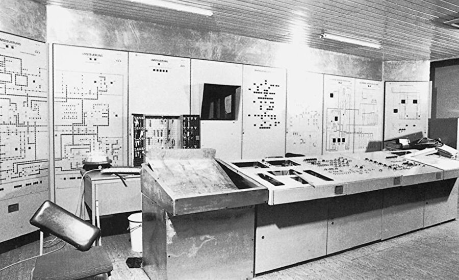 Tarih 26 Eylül 1983’ü gösteriyordu. Rus subay Petrov gece mesaisi için yer altı sığınağında gece nöbetindeydi.

                                    
                                    
                                    
                                    
                                    
                                
                                
                                
                                
                                