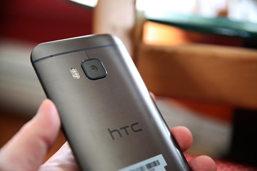 Google, HTC'nin mobil biriminin büyük kısmını satın aldı
Uzun süredir devam eden söylentilerin ardından Google, Tayvanlı akıllı telefon üreticisi HTC'nin mobil biriminin büyük bir kısmını satın aldı. Arama motoru devi, son yaptığı açıklamayla HTC'nin mobil bölümünün artık Google çatısı altında yer alacağını ve faaliyetlerini burada devam edeceğini bildirdi. Bu hamlenin 4 Ekim'deki Google Pixel 2 tanıtımından önce gerçekleşmiş olması ise manidar bulundu.