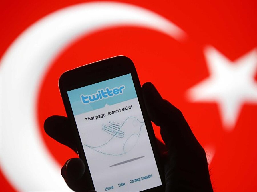 Twitter, Türkiye'nin tüm taleplerini reddetti
Birçok ülke Facebook, Twitter ve Instagram gibi sosyal medya mecralarından veri talebinde bulunurken, "kullanıcı verilerinin gizliliği" gereği bazen geri çevrilebiliyor. Türkiye, 2017'nin Ocak - Haziran dönemini kapsayan altı aylık süreçte 554 farklı talepte bulunulmasına rağmen hiçbiri karşılanmadı. Talepleri en az karşılanan Hindistan bile oluşturduğu 261 destek bildirimine %21 oranında cevap alabilmiş durumda. Haberin detayları için burayı inceleyebilirsiniz.