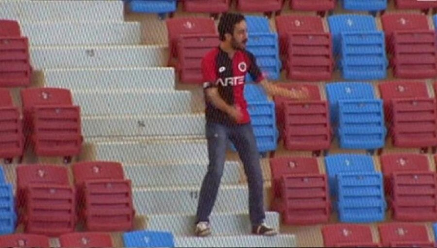 Gençlerbirliği'nden taraftarı Fazlı Nas'a imzalı forma