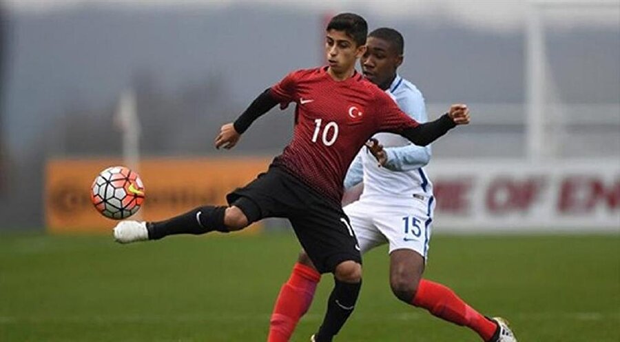 Galatasaray'dan 15 yaşındaki Türk futbolcu için sürpriz transfer harekatı