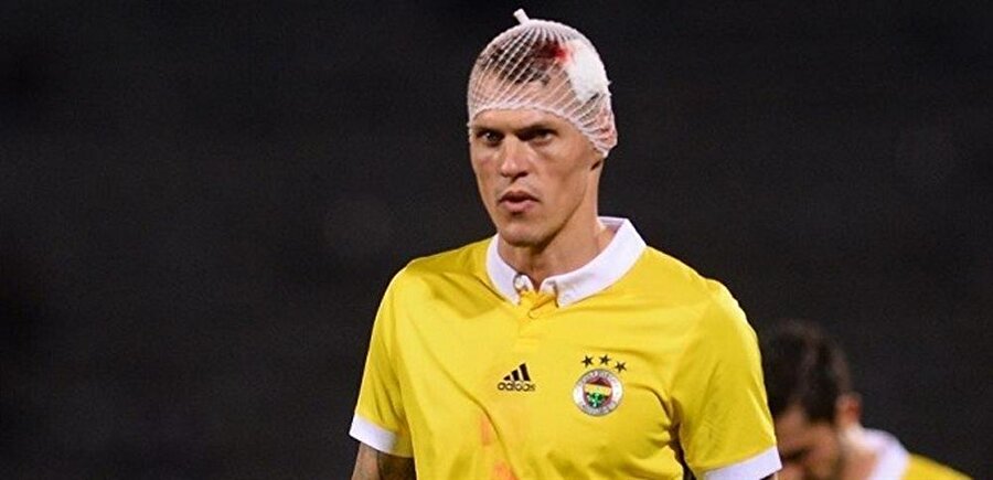 Fenerbahçe'de derbi öncesi Skrtel kadrodan çıkarıldı!