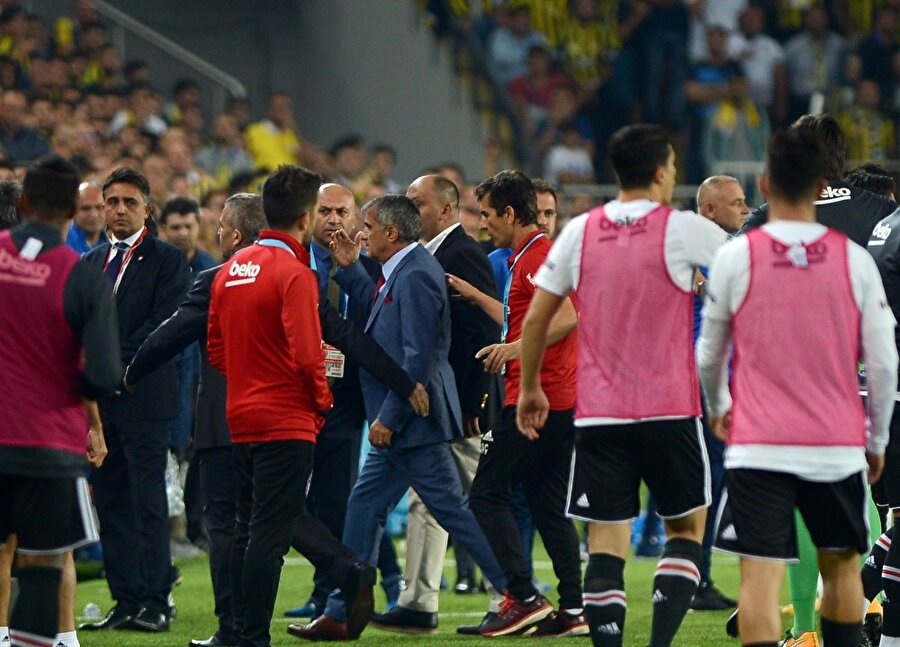 Şenol Güneş Tribüne gönderildi