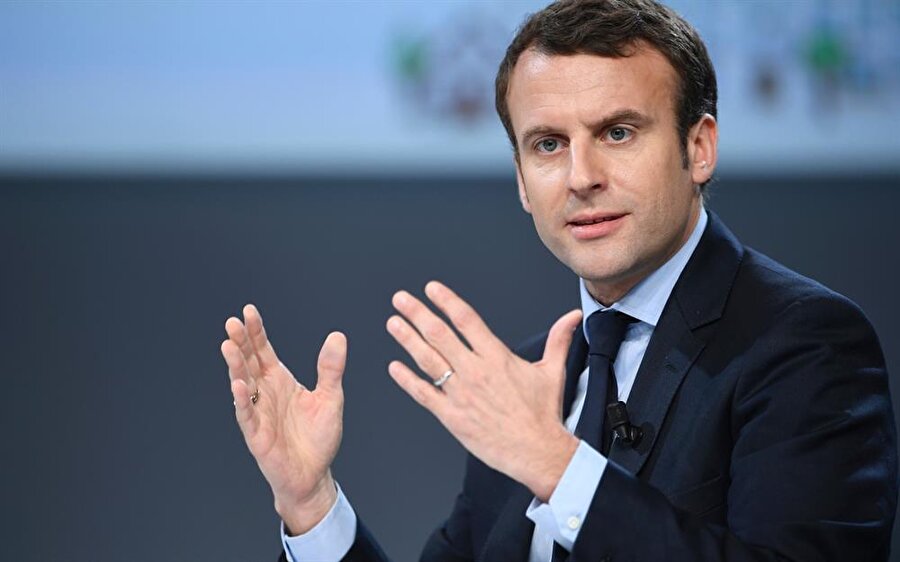 Fransa Cumhurbaşkanı Macron, Çalışma Yasası Reformu kararnamesini imzaladı
Fransa Cumhurbaşkanı Emmanuel Macron, büyük tartışmalara neden olan Çalışma Yasası Reformu kararnamesini Bakanlar Kurulu'nun ardından canlı yayında imzaladı.