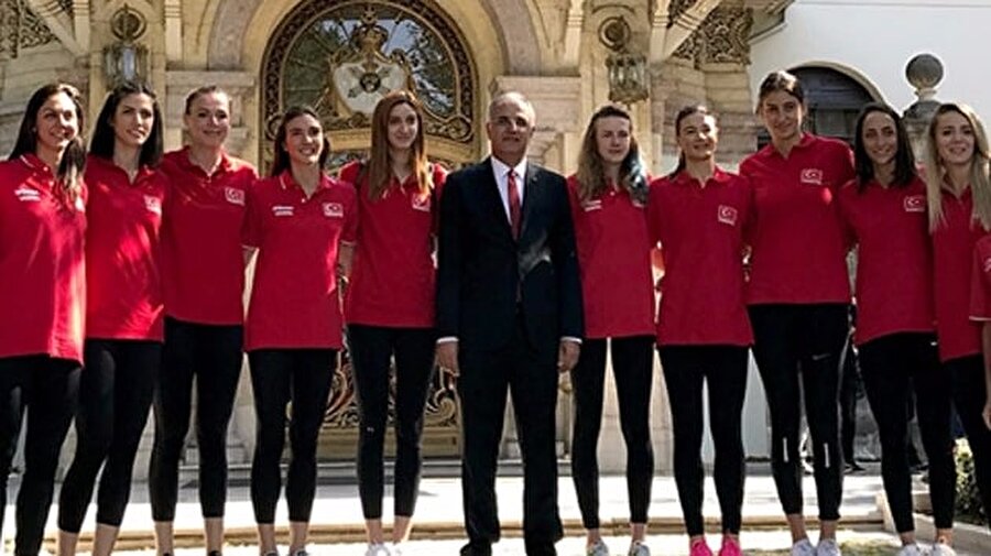  Avrupa Kadınlar Voleybol Şampiyonası'nda Türkiye ikinci maçında Bulgaristan ile karşılaşacak
Avrupa Kadınlar Voleybol Şampiyonası'nda Filenin Sultanları C Grubu'ndaki ikinci maçında Bulgaristan ile karşılaşacak.