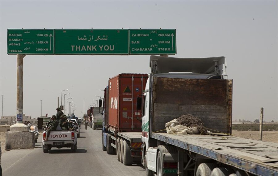 İran Dışişleri Bakanlığı, Irak ile yapılan görüşme sonrası sınır kapılarını Irak Kürt Bölgesel Yönetimi'ne kapattığını duyurdu. 

                                    
                                    
                                
                                