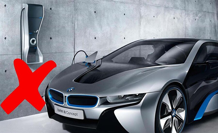 BMW, elektrikli araçlarını kablosuz şarj edecek. 