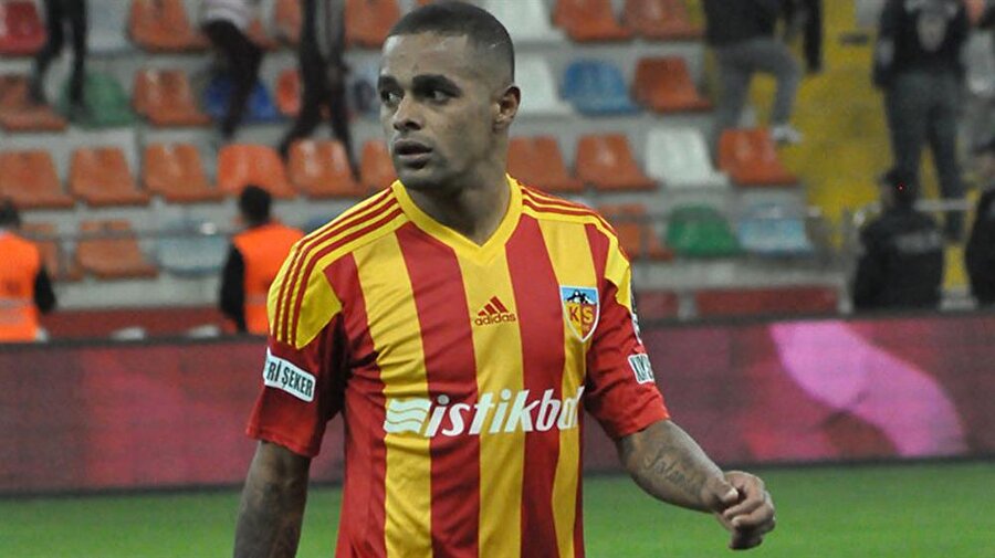 Kayserispor'dan ilginç Welliton açıklaması: "Cahil bir futbolcu olarak geleceğini karartmıştır"