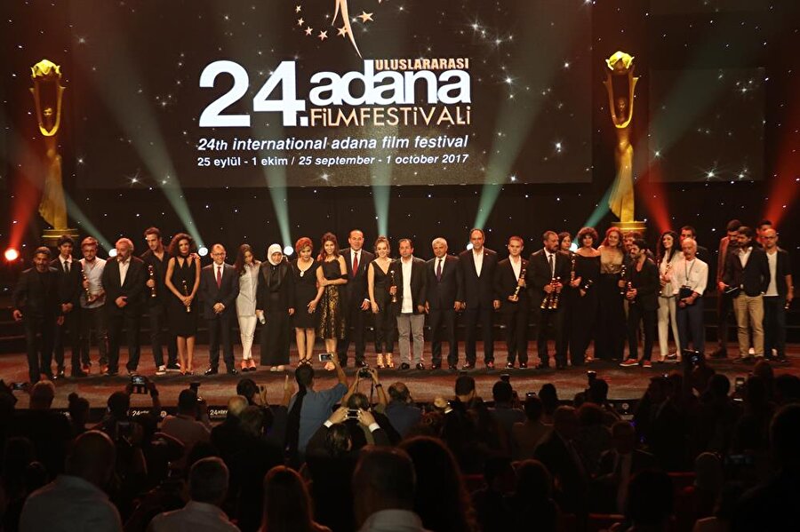 24. Uluslararası Adana Film Festivali'nde ödüller sahiplerini buldu

                                    Adana
Büyükşehir Belediyesince düzenlenen 24. Uluslararası Adana Film Festivali
kapsamında gerçekleştirilen Ulusal Uzun Metraj Film Yarışması'nda "En İyi
Film Ödülü"ne yönetmenliğini Onur Ünlü'nün yaptığı "Aşkın Gören
Gözlere İhtiyacı Yok" filmi layık görüldü.
                                