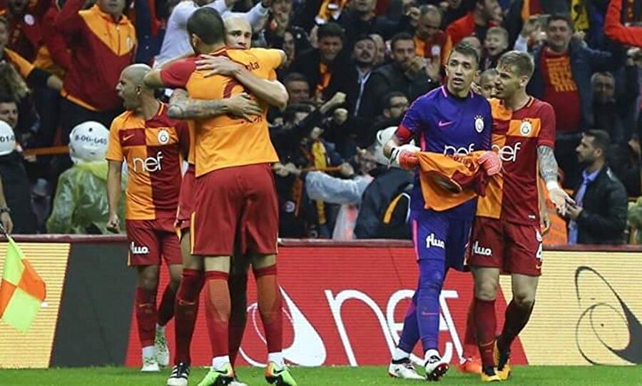 Muslera Maicon Forma