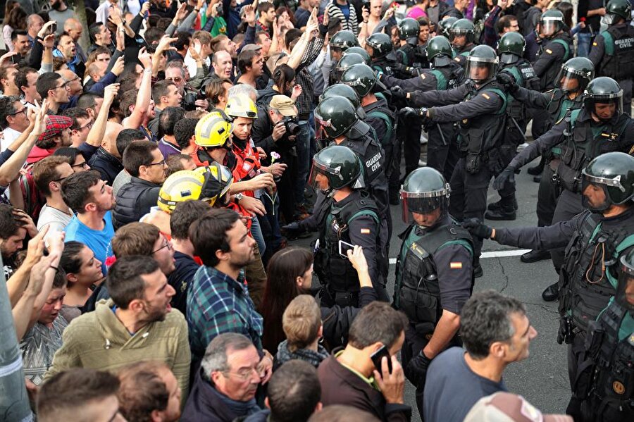 Göstericilerle polis sık sık karşı karşıya geliyor
