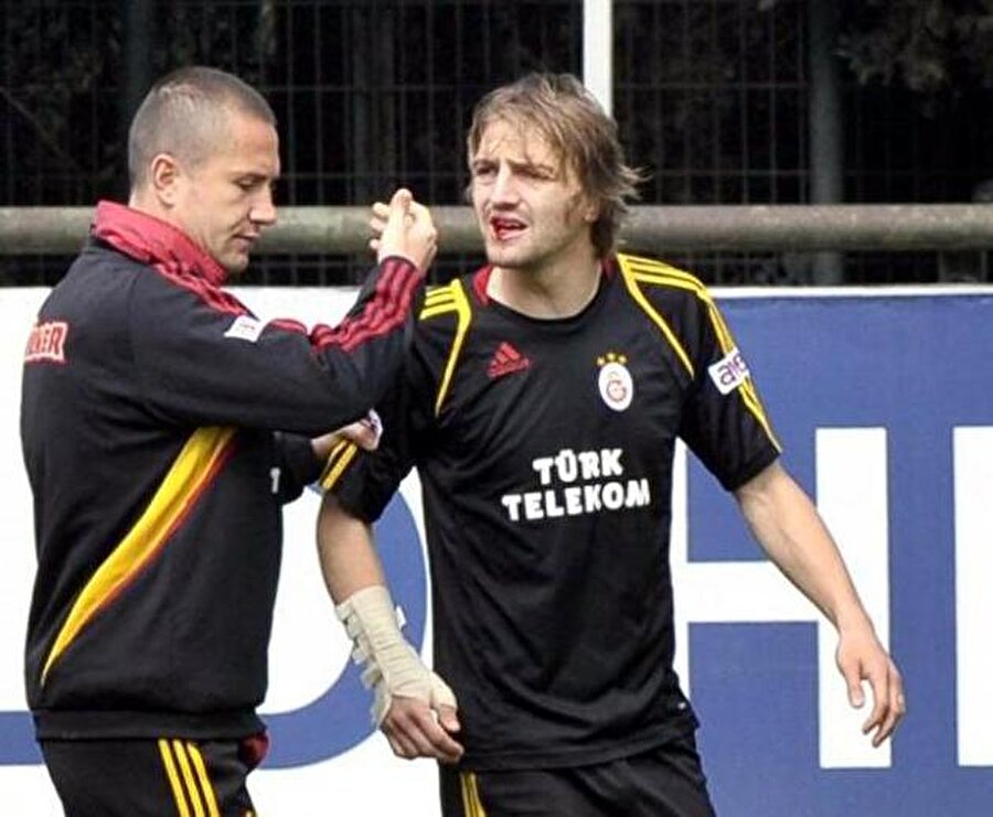 
                                    
                                    
                                    2009 yılında CSKA'dan Galatasaray'a kiralanan Caner, sarı kırmızılı ekipten olaylı bir şekilde ayrılmıştı.
                                
                                
                                