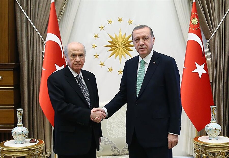 Cumhurbaşkanı Erdoğan, MHP lideri Bahçeli’yi kabul edecek

                                    Cumhurbaşkanı Recep Tayyip Erdoğan, Cumhurbaşkanlığı Külliyesi'nde MHP Genel Başkanı Devlet Bahçeli, Doğu ve Güneydoğu Anadolu Bölgelerinden bazı kanaat önderleri ile Başbakan Binali Yıldırım'ı ayrı ayrı kabul edecek.
                                