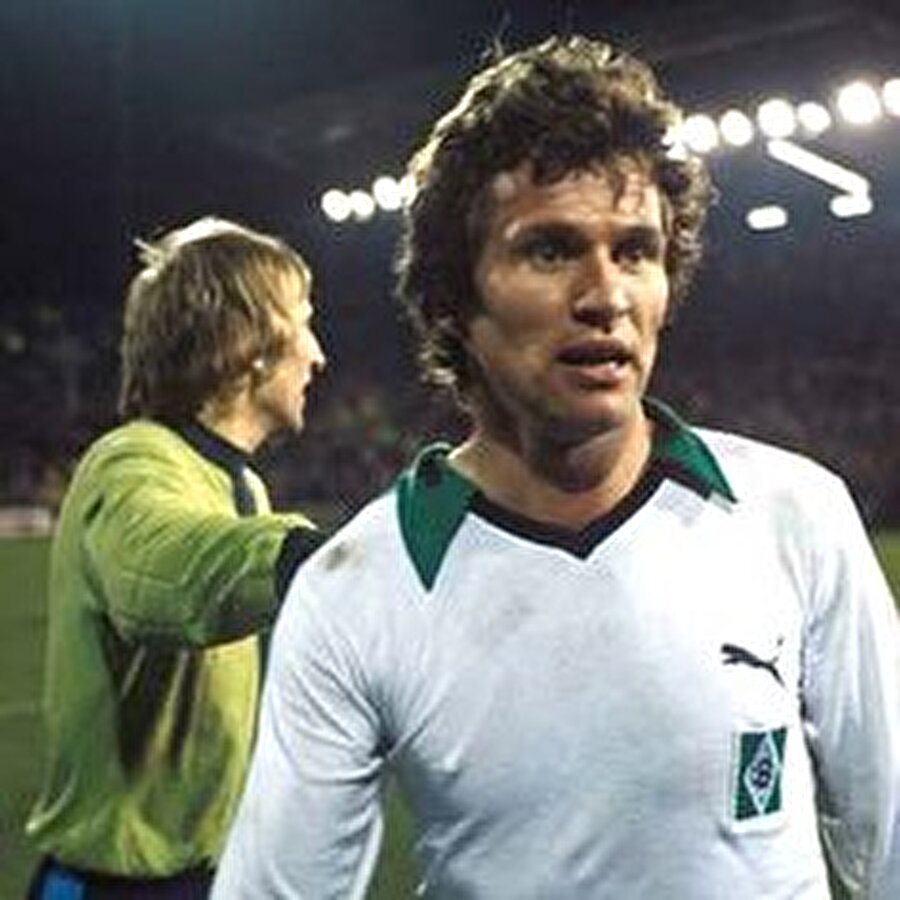 1978’de formasını astı!
Heynckes, 1978 yılında Borussia Mönchengladbach forması altında futbolculuk kariyerine nokta koydu. 