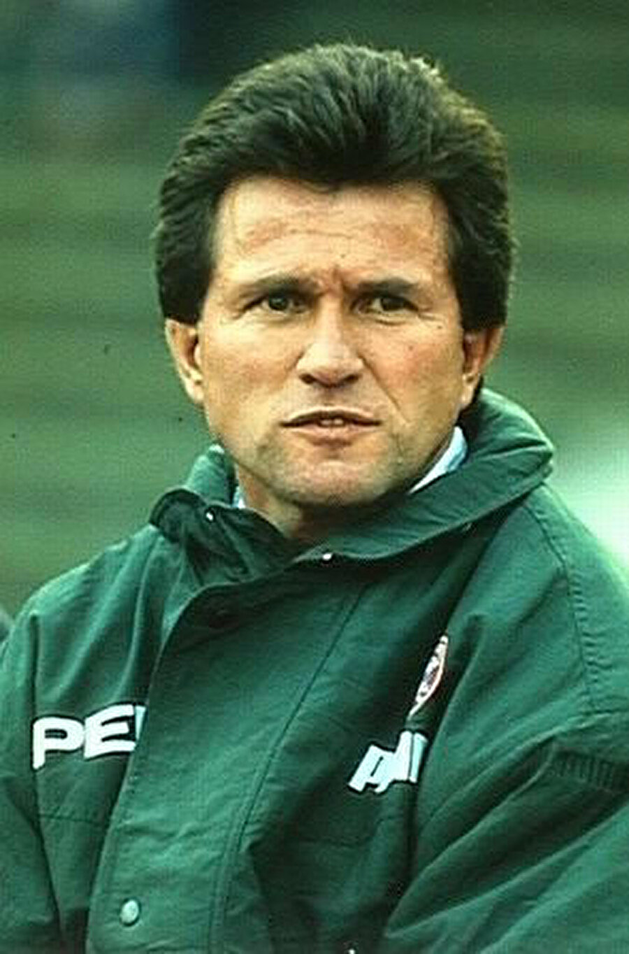 Bayern’deki ilk dönemi
1979-1987 yılları Borussia Mönchengladbach'ı çalıştıran Heynckes ardından Bayern Münih'in yolunu tuttu. 1987-1991 yılları arasında Bayern Münih'i çalıştıran Heynckes bu dönemde 4 kupa kazandı. Bayern Münih'teki ilk döneminde Heynckes; Bundesliga (1988-89, 1989-90), Almanya Süper Kupası (1987, 1990) kazandı.