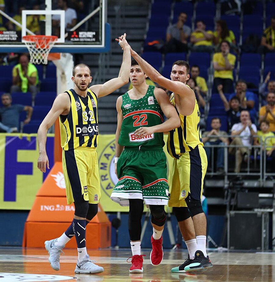 Şampiyon Fenerbahçe lige farklı başladı