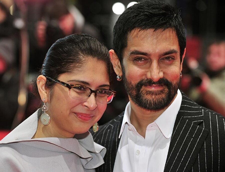 Evli ve üç çocuk babası

                                    
                                    Hint Sineması'nın en önemli oyuncularından biri olan Aamir Khan, evli ve iki erkek bir kız babasıdır. Eşinin adı Kiran Rao'dur. 
                                
                                
