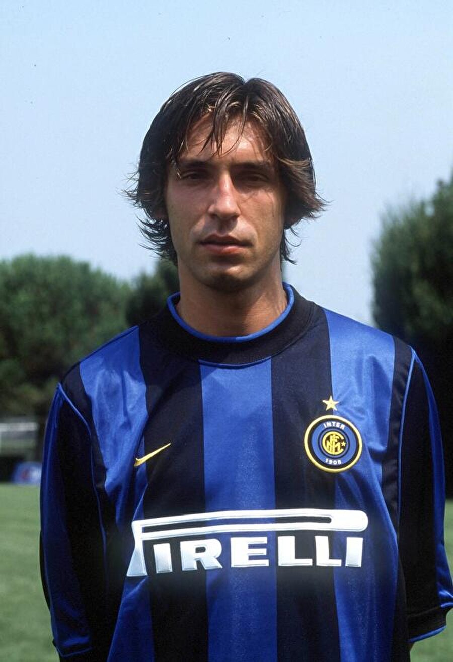 ‘Geleceğin yıldızı’

                                    
                                    
                                    
                                    Geleceğin yıldızları arasında gösterilmeye başlayan Pirlo 98'de İtalya'nın köklü kulüplerinden Inter'e transfer oldu. 
                                
                                
                                
                                