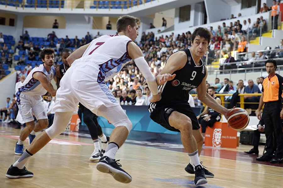 Sporun gündemi basketbol

                                    Bugün kadın ve erkek basketbol takımlarımızın Avrupa Kupası maçları oynanacak. Program şöyle:- Basketbol FIBA Şampiyonlar Ligi'nde 19.30’da Beşiktaş Sompo Japan-Sidigas Avellino, 21.30’da Dinamo Sassari-Pınar Karşıyaka maçları oynanacak- Basketbol ULEB Avrupa Kupası'nda 20.00’da Galatasaray-Bayern Münih, 21.45’te Levallois Metropolitans-Darüşşafaka karşılaşmaları yapılacak- Basketbol FIBA Kadınlar Avrupa Ligi ilk haftasında 19.00’DA Sopron-Galatasaray, 19.30’da Yakın Doğu Üniversitesi-Famila Schio ve 20.00’da Fenerbahçe-Nadezhda maçları oynanacak.- Basketbol FIBA Erkekler Avrupa Kupası 2. ön eleme turu rövanşında 18.00'da Khimik-İstanbul Büyükşehir Belediyespor ve 19.00'da Tartu-Demir İnşaat Büyükçekmece karşılaşmaları yapılacak- Basketbol FIBA Kadınlar Avrupa Kupası'nda 18.30'da Mersin Büyükşehir Belediyespor, Slovakya'nın Good Angels Kösice takımını konuk edecek.
                                