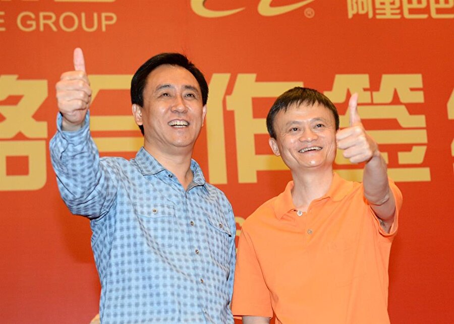 Alibaba’nın kurucusu geriledi, Çin’in en zengini belli oldu

                                    
                                    
                                    Şanghay Merkezli Hurun Report'un açıkladığı “Çin'in Zenginleri Listesi -2017” verilerine göre, emlak milyarderi Xu Jiayin, zirveyi geçen yılın biricisi Wanda Group Başkanı Vang Cienlin’den devraldı. Listede ikinci sırayı 37 milyar dolarlık mal varlığıyla bilişim ve teknoloji şirketi Wechat Tencent’in CEO’su Pony Ma alırken, e- ticaret devi Alibaba'nın kurucusu ve Yönetim Kurulu Başkanı Jack Ma da 30 milyar dolarlık servetiyle listede 3’üncü sıraya yerleşti.
                                
                                
                                