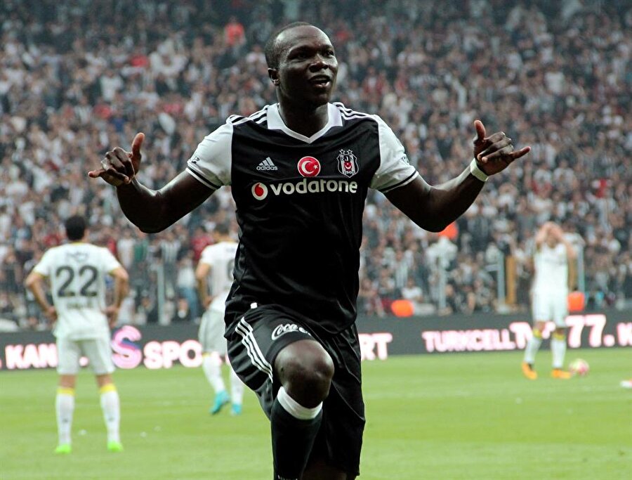 Aboubakar’dan 50 milyon avroluk imza!

                                    2016-2017 sezonunun başında Beşiktaş'a kiralık olarak gelen Vincent Aboubakar, Porto ile olan sözleşmesini 2021'e kadar uzatarak nikah tazeledi. Beşiktaş'ın eski forveti Vincent Aboubakar'ın serbest kalma bedeli ise 50 milyon avro olarak belirlenirken, Öte yandan Porto, Lorient'in oyuncu üzerindeki yüzde 60’lık hakkını da 7 milyon 200 bin avro karşılığında satın aldı.
                                