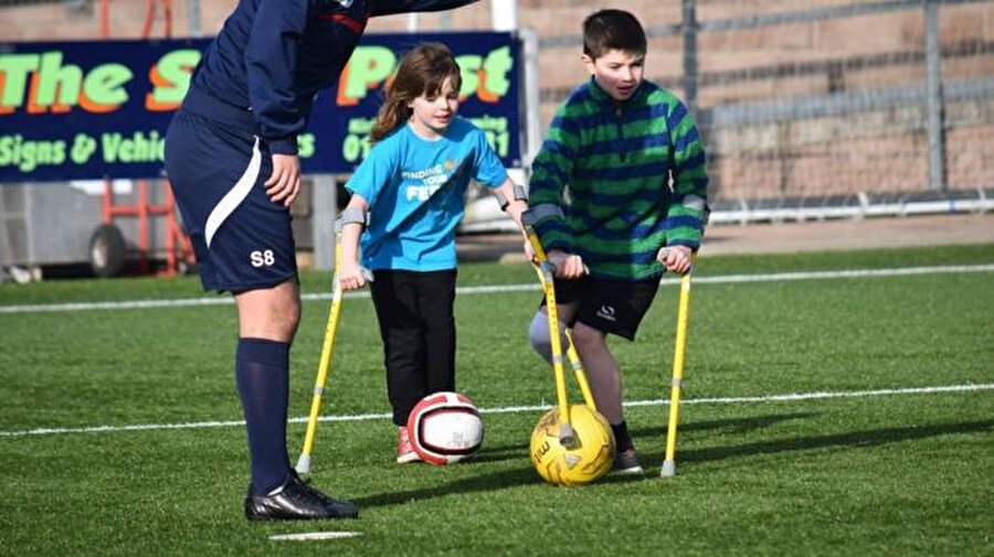 
                                    
                                    Ampute futbolu, dünyanın farklı ülkelerinde 70’li yılların sonuna doğru aktif olarak oynanmaya başladı.
                                
                                
