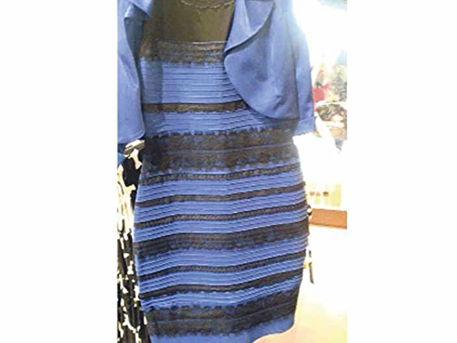 Bu elbiseyi hatırladınız mı?

                                    Neredeyse hiç kimsenin rengi üzerinde uzlaşamadığı elbise tartışması, yerini spor ayakkabı tartışmasına bıraktı. 
                                