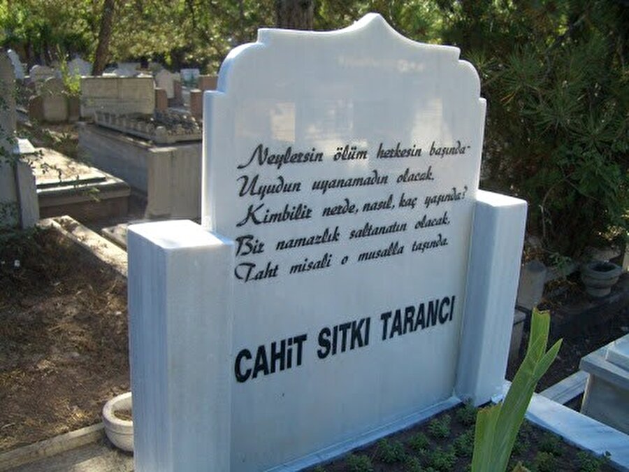 Yakalandığı zatülcenp hastalığı sebebiyle 13 Ekim 1956 tarihinde Viyana’da vefat eder. Tarancı’nın mezarı Ankara’daki Cebeci Asri Mezarlığı’nda bulunuyor.

                                    
                                