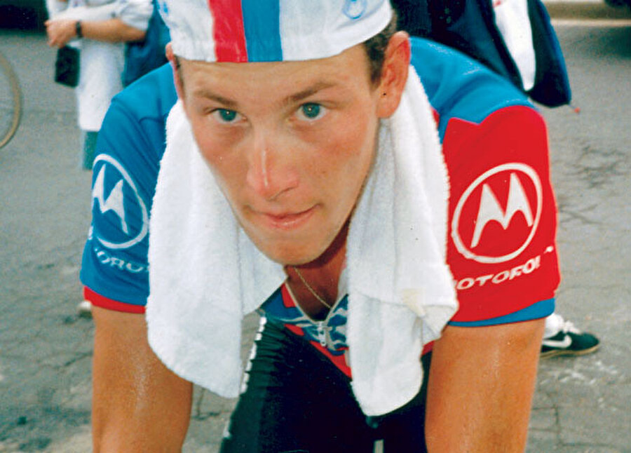 Armstrong'u yakından tanıyanlar onun spora çok meraklı bir çocuk olduğunu vurguluyor.