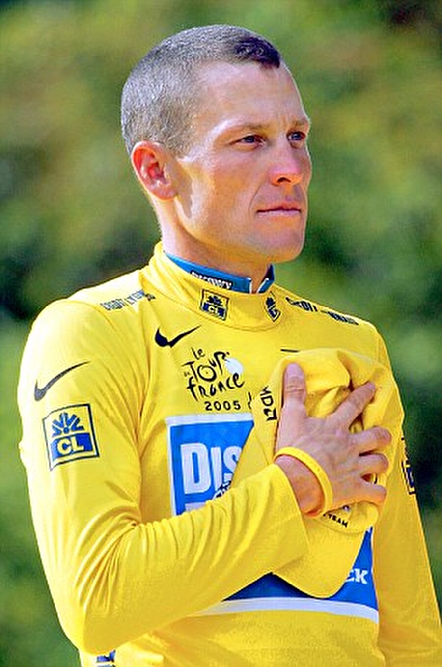 Armstrong Vakfı'nı kuran ünlü sporcunun piyasaya sürdüğü sarı bileklikler kısa sürede dünyanın her köşesinde satılmaya başladı.
