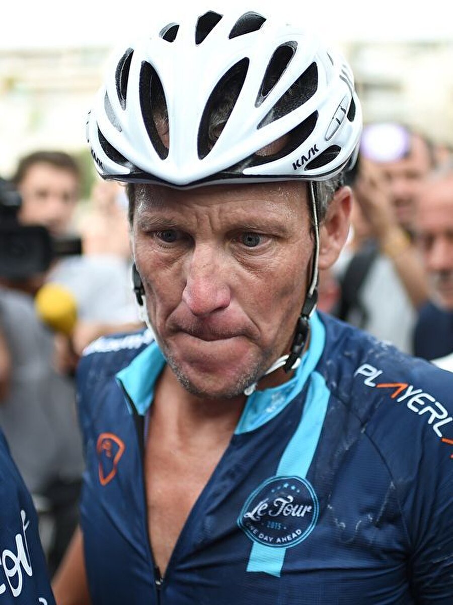 2005'te sporu bırakan Armstrong hakkında doping iddiaları ortaya çıktı. Ancak ünlü sporcu tüm söylentileri yalanladı. 2006'da Armstrong'un adı temize çıktı.