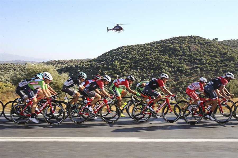 53. Cumhurbaşkanlığı Türkiye Bisiklet Turu 5. gününde
2017 Cumhurbaşkanlığı Türkiye Bisiklet Turu (TUR 2017) beşinci gününde, 166 kilometrelik Selçuk-İzmir etabı koşulacak. 
  
4. etabını, BAE Takımı Emirates'in İtalyan sporcusu Diego Ulissi kazandı. Turun 4. etabı, Marmaris ile Selçuk arasındaki 204,1 kilometrelik parkurda düzenlendi. 26. kilometrede yarışın tek 1. kategori tırmanışı olan Sakar Geçidi'ne ulaşan bisikletçiler, etabın son 5 kilometresinde de 413 metre yükseklikte bulunan Meryem Ana Evi'ne çıktı.