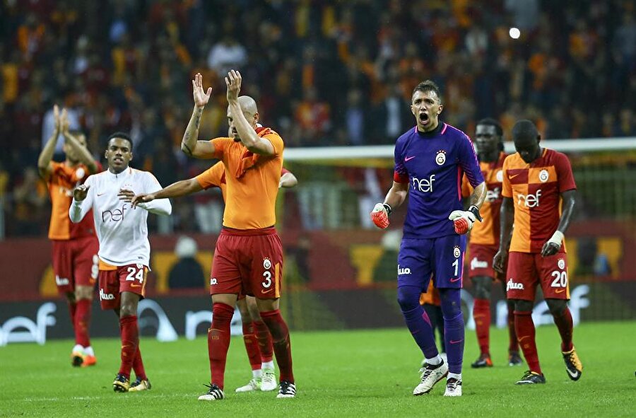 Süper Lig'in 8. haftasında bugün 4 maç oynanacak

                                    Süper Lig'in 8. haftasında bugün 4 maç oynanacak. 14.00 Kardemir Karabükspor-Kayserispor16.30 Antalyaspor-Göztepe 16.30 Medipol Başakşehir-Aytemiz Alanyaspor19.30 Atiker Konyaspor-Galatasaray
                                