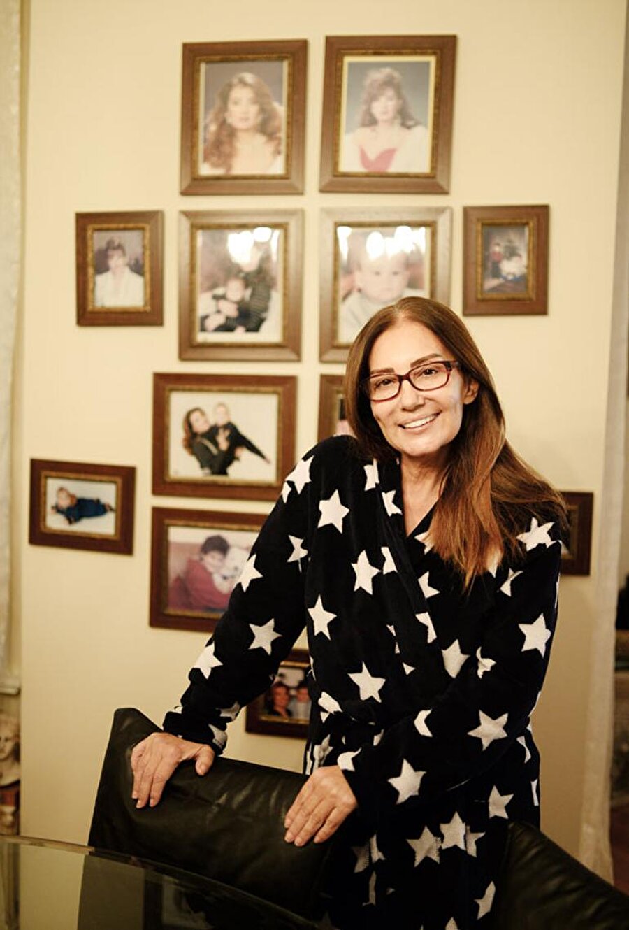 Ünlü oyuncu Bahar Öztan hayranlarının dualarını bekliyor

                                    
                                    
                                    Sinemanın ünlü ismi Bahar Öztan, yeniden nükseden yumurtalık kanseri hastalığı sebebiyle ameliyat olarak yoğun bakıma alındı.
                                
                                
                                