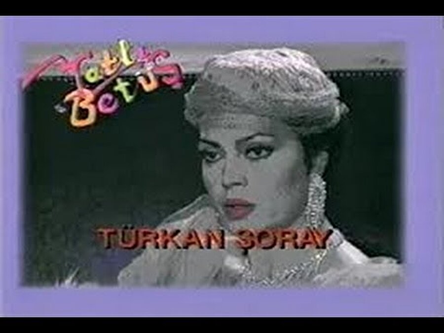 1993 yılında Tatlı Betüş rolüyle ilk televizyon dizisinde rol alacaktı.

                                    
                                