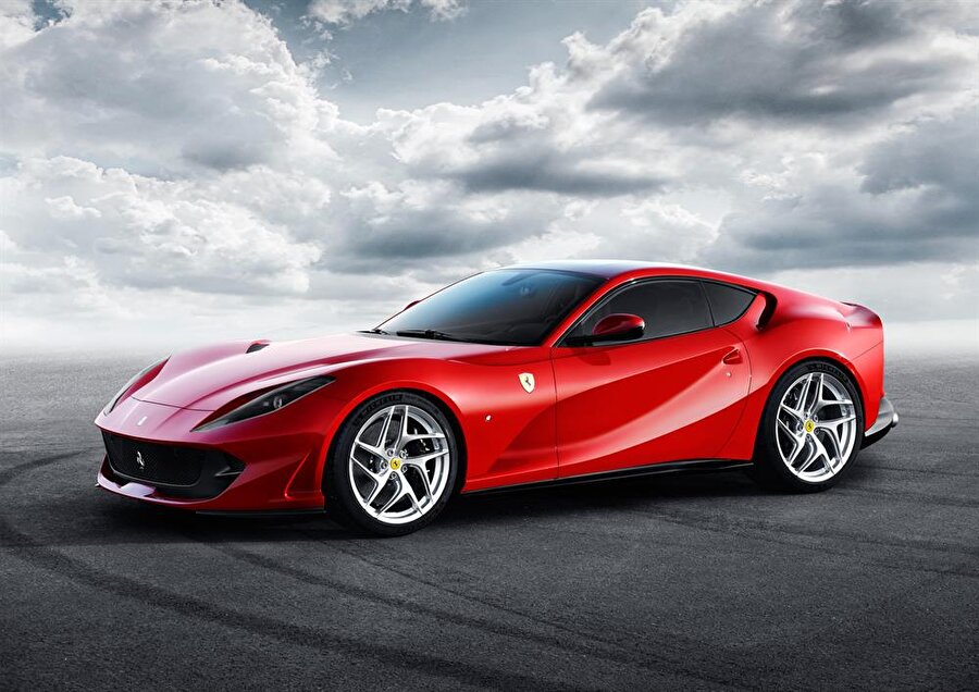 Ferrari'nin en güçlü otomobili Superfast, Türkiye'de satışa sunuldu

                                    
                                    Ferrari'nin, Cenevre Otomobil Fuarı'nda tanıttığı Superfast modeli, şirketin şu ana kadar ürettiği en güçlü otomobil olma özelliği taşıyor. Ülkemize yalnızca bir adet getirilen bu model 3.5 milyon TL'ye satışa çıkmış durumda. 
  
0 ile 100 km / s hızlanmasını 2.9 sn'de tamamlayan otomobilin maksimum hızı 340 km / s olarak belirtiliyor.
                                
                                