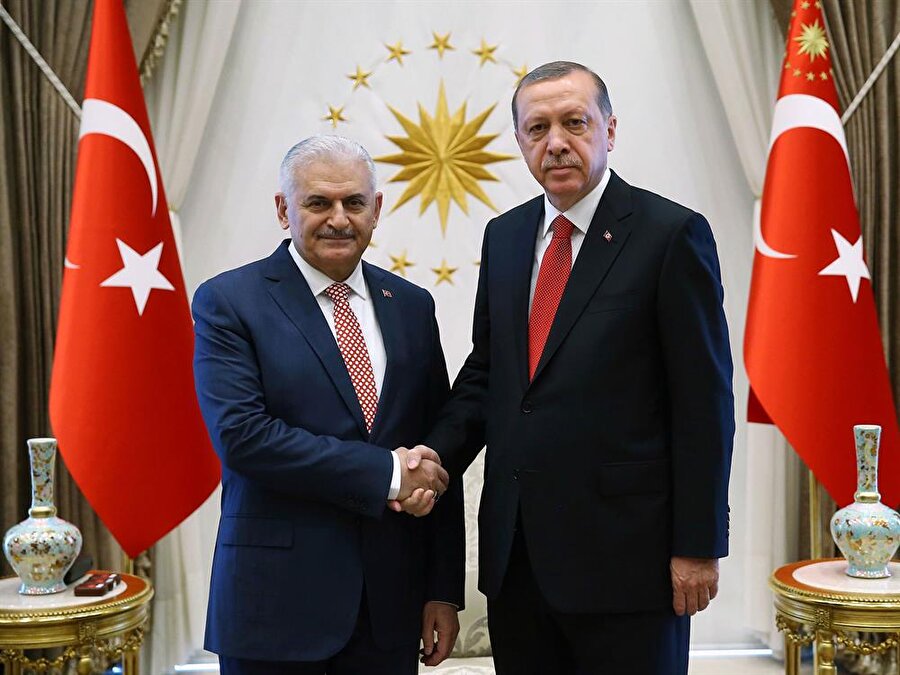 Cumhurbaşkanı ve Başbakan MGK ve Bakanlar Kurulu’na katılacak

                                    Cumhurbaşkanı Recep Tayyip Erdoğan ve Başbakan Binali Yıldırım, Cumhurbaşkanlığı Külliyesi'nde düzenlenecek Milli Güvenlik Kurulu ve Bakanlar Kurulu toplantılarına katılacak.
                                