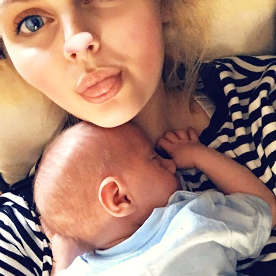 "Dört saat benim için dokuz ayın tamamıydı"
Genç anne Connie Whitton, "Saat 9'da hamile olduğumu öğrendim ve saat 1.05'de bebeğimi kollarımda gördüm. Bu dört saat benim için dokuz ayın tamamıydı diyebilirim" diye konuştu.