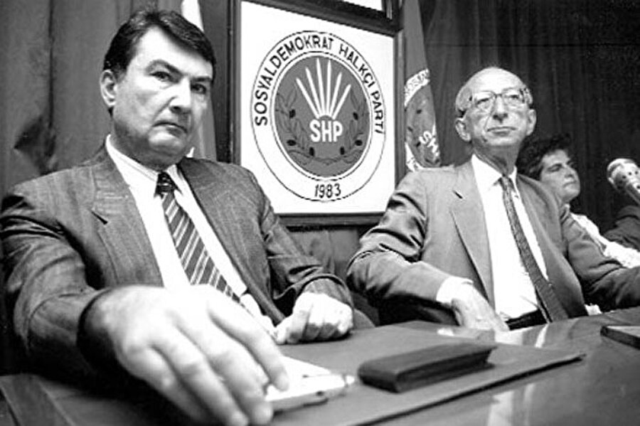 1984 yılında yasaklı olmasına rağmen Sosyaldemokrat Halkçı Parti’sine (SHP) girdi.

                                    
                                    
                                    
                                    
                                    
                                    
                                
                                
                                
                                
                                
                                